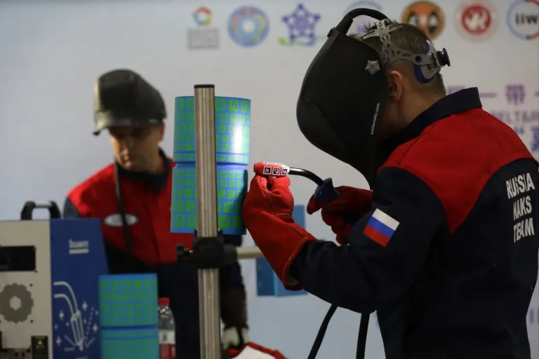 Сборная России по сварке вернулась в Москву с победой из Китая