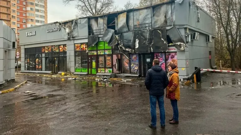 В Ногинске сгорел торговый павильон с двумя магазинами