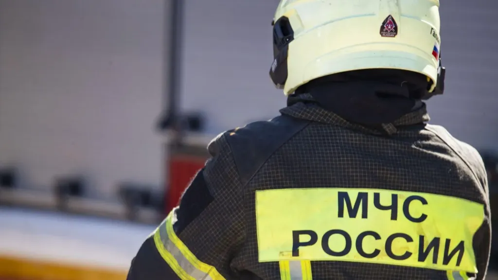 Двое пожарных пострадали при тушении пожара в санатории «Узкое»
