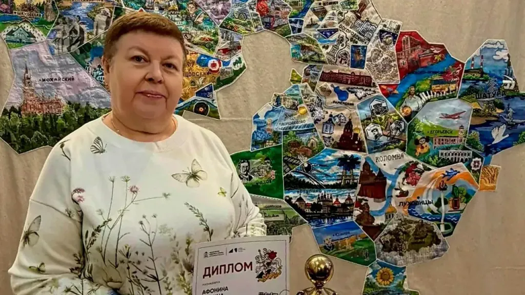 Зарайская мастерица вышила фрагмент карты Подмосковья