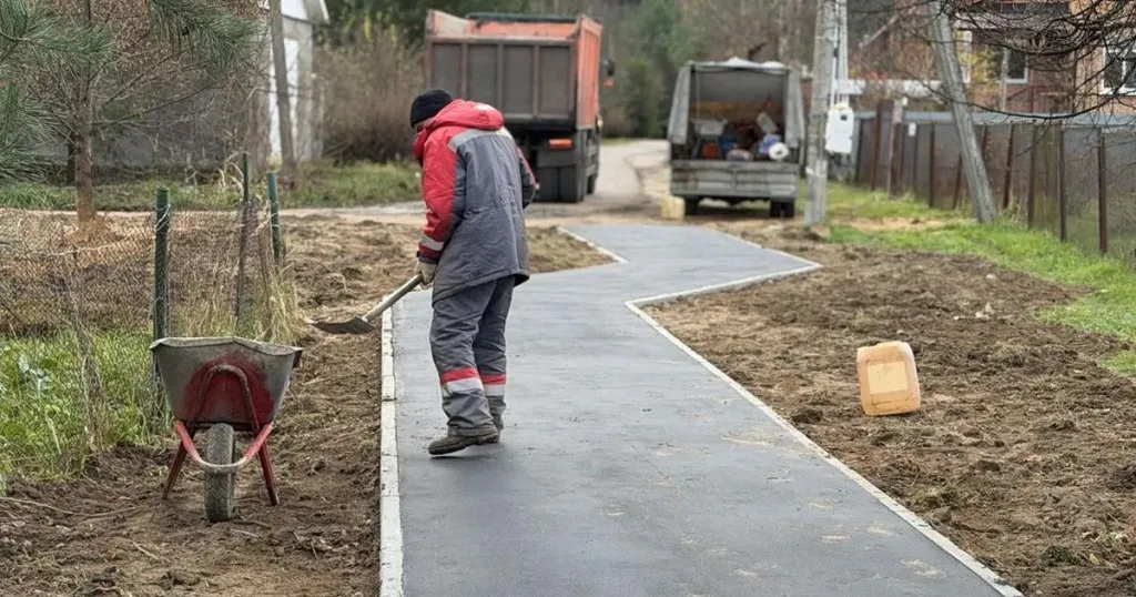 В Старой Рузе завершают укладку новых пешеходных дорожек