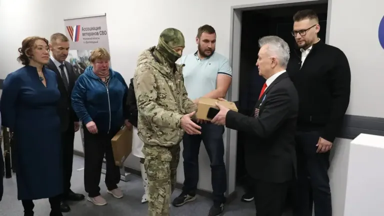 Из Долгопрудного бойцам СВО передали технику для связи