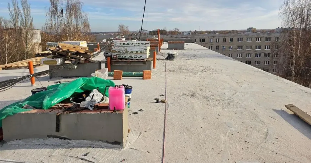 В Луховицах кровлю дома №16а на улице Мира обновят за полтора месяца