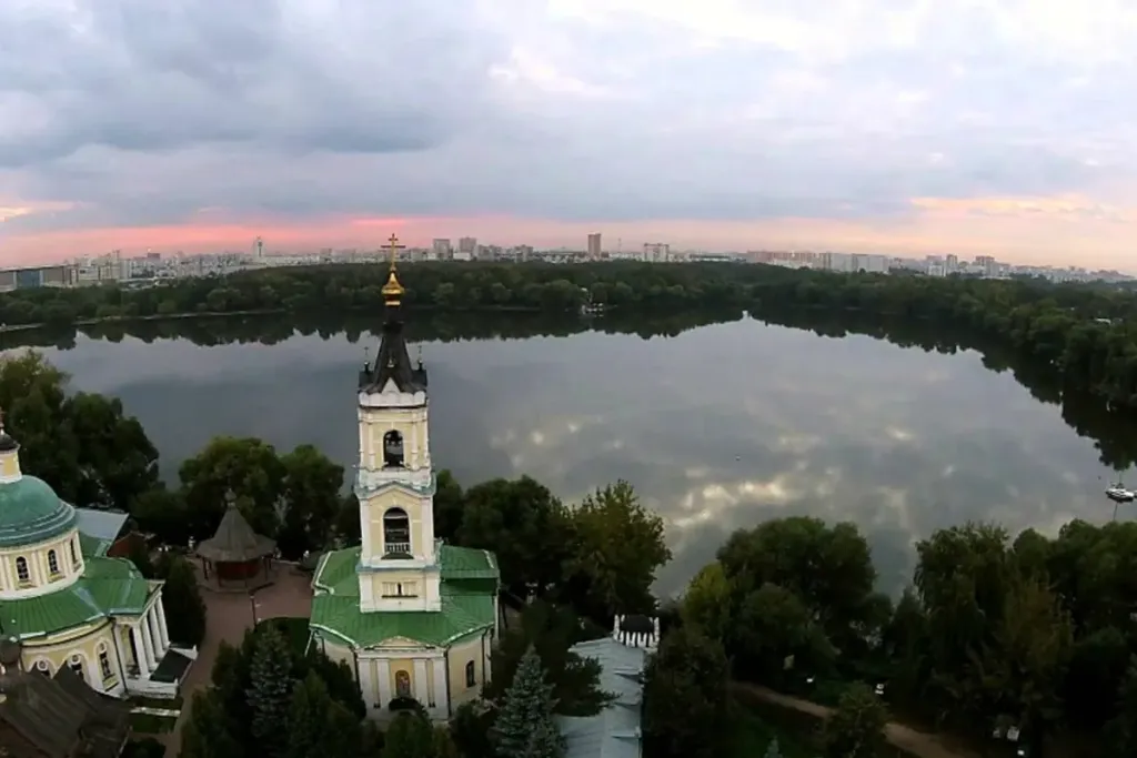 Благоустройство зоны отдыха у Черного и Белого озер завершено