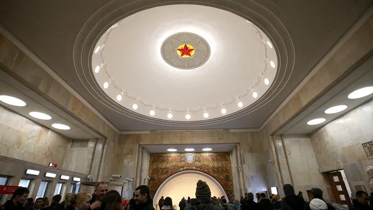 На «Бауманской» с 26 октября будут закрывать вход в утренний час пик