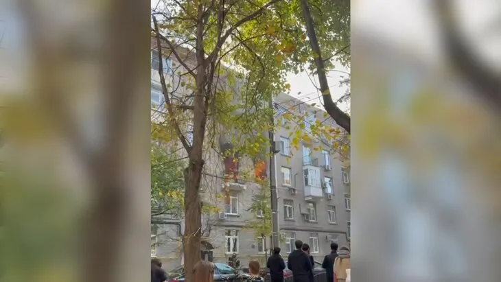 Пожар в квартире на Погодинской улице потушен, движение перекрыто
